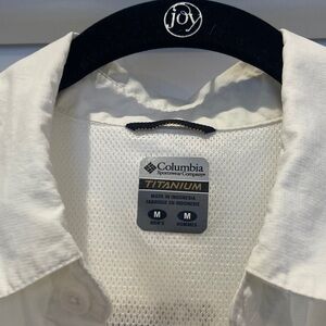 Columbia Titanium Men's Off-White Button-Down Shirt